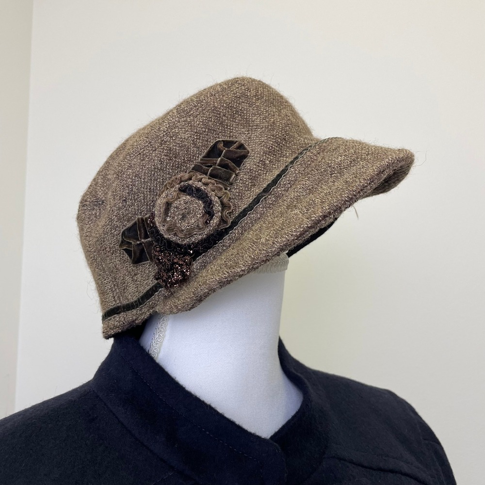 Y2K Betmar New York Brown Marled Knit Cloche Hat Velvet Flower Accent